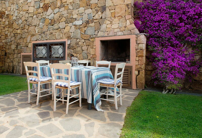 Villa Martini: Aktiviteter, Balkong / terrasse / uteplass, basseng, Eksteriør, Fasiliteter, Romdetaljer, Sommer, Vår