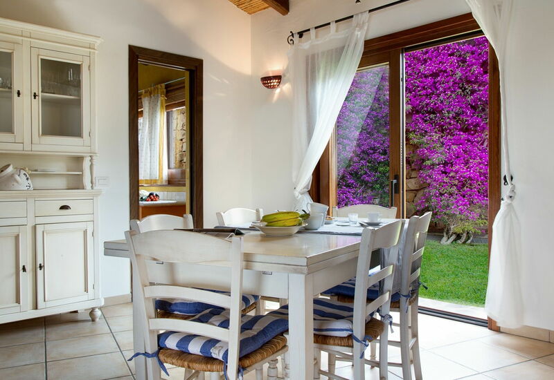 Villa Martini: Aktiviteter, Balkong / terrasse / uteplass, basseng, Eksteriør, Fasiliteter, Romdetaljer, Sommer, Vår