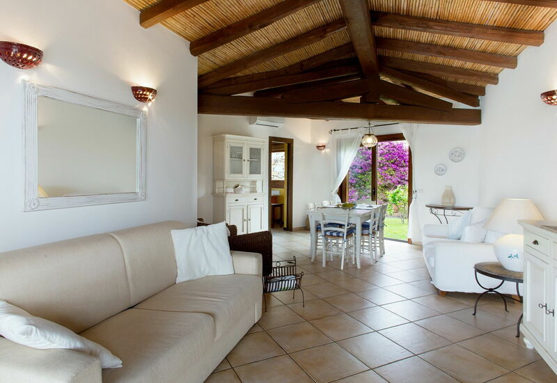 Villa Martini: Aktiviteter, Balkong / terrasse / uteplass, basseng, Eksteriør, Fasiliteter, Romdetaljer, Sommer, Vår